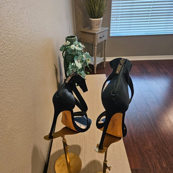 VINCE CUMATO WOMEN'S HEELS SIZE 10 - Picture 2 of 4